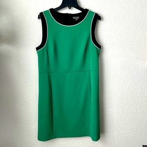 Vince Camuto Green Sleeveless Green Sheath Trimmed in Black and White. Size 14